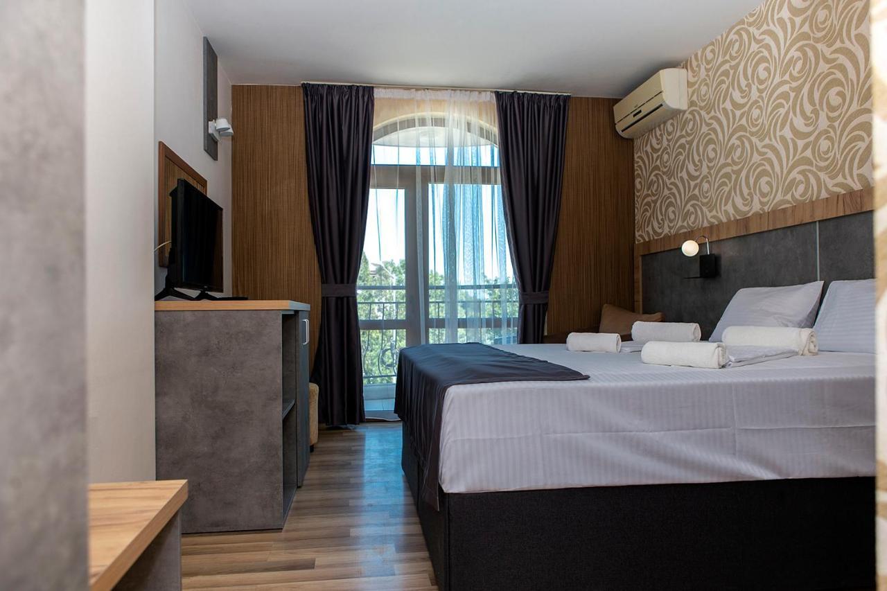 Hotel Toro Negro โกลเดน แซนส์ ภายนอก รูปภาพ